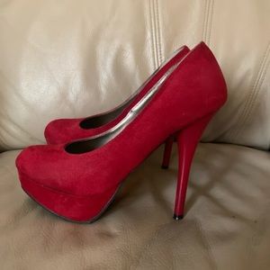 Sexy red heels!